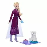 Mattel Disney Die Eiskönigin ELSA-Modepuppe und Bärenjunges-Figur mit 4 Zubehörteilen, einschließlich Tierbett und Bettdecke, inspiriert von den Tieren aus Arendelle, JFG16
