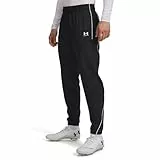 Under Armour Herren Challenger Warm-Up Hose, Wasserabweisende Trainingshose aus leichtem Stretch, atmungsaktive Jogginghose mit offenen Seitentaschen und Zip-Taschen am Bein,Black / / White,MD