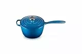 Le Creuset Signature Stielkasserolle aus Gusseisen, Rund, Ø 18 cm, 1,8 l, Für alle Herdarten inkl. Induktion geeignet, 2,942 kg, Marseille, 21181182002430
