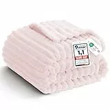 WAVVE Kuscheldecke Flauschig Decke - 150x200cm - Rosa - Weiche Flanell Fleecedecke, Sofadecke & Couchdecke, Warme Korddecke für Wohnzimmer Deko, Sofaüberwurf Tagesdecke