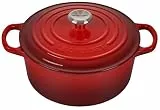 Le Creuset Signature Gusseisen-Bräter mit Deckel, Ø 22 cm, Rund, Für alle Herdarten und Induktion geeignet, Volumen: 3,3 l, 3,932 kg, Kirschrot, 21177220602430
