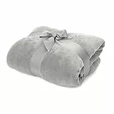 Lumaland Kuscheldecke 150x200cm aus herrlich kuscheligem 100% Coral Fleece | Warme & atmungsaktive Sofadecke aus besonders weichen Fasern zum Entspannen drinnen oder draussen [Hellgrau]