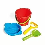 Hape Grundausstattung Strandspielzeug - Robustes Eimer- und Förmchen-Set für Strand und Sandkasten, Outdoor Sandspielzeug für Kleinkinder, Sandspielset für Kinder ab 18 Monaten
