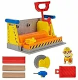 Rubble & Crew - Werkstatt Spielset mit 2 Werkzeug-Aufsätzen, 1 Rubble Hundefigur, 85g Kinetic Sand Build-it Sand und 1 Sandform, Spielzeug geeignet für Kinder ab 3 Jahren