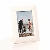 Klassischer Holz Bilderrahmen für 10x15 cm Fotos - Geriffelter Fotorahmen in Weiß mit Echtem Glas für Schöne Momente | Freistehender Holzrahmen geeignet für Tisch & Wand, Hoch- & Querformat