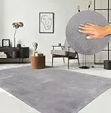 the carpet Relax Moderner Flauschiger Kurzflor Teppich, Anti-Rutsch Unterseite, Waschbar bis 30 Grad, Super Soft, Felloptik, Grau, 60 x 110 cm