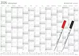 STAEDTLER Jahresplaner Lumocolor Set 2026, Wandkalender trocken abwischbar, Größe DIN A1, incl. Stifte und Stift-Klemmen, Sonderedition, 641 JPAMZW