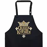 EXPRESS-STICKEREI Kochschürze Damen: QUEEN OF THE KITCHEN - bestickte Schürze verstellbar für Oma/Mama mit Spruch Frauen Schürze mit Tasche für Koch Königin - Sporttasche Mama