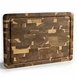 NAMTURE Hackblock Classic – Extra Dick 4 cm – Akazienholz Stirnholz Schneidebrett 45 x 30 cm – Premium Ölbehandlung – Saftrille, Griffmulden, Antirutsch-Füße – in edler Geschenkbox
