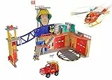 Simba 109252613 - Mega XXL Feuerwehrmann Sam Station - Feuerwehrstation mit Hubschrauber Wallaby, 4x4 Feuerwehr-Auto (rot) und Figuren von Sam, Tom & Penny, Spielzeug für Kinder ab 3 Jahre