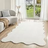 the carpet Lina Shape Scallop Teppich, Kunstfell, Flauschiger Teppich, Anti-Rutsch Unterseite, Waschbar, Super Soft, Creme, 160 x 220 cm