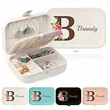 MJARTORIA Personalisiert Schmuckkästchen Klein Reise für Mädchen Damen, Schmuckschatulle Schmuckaufbewahrung mit Name Geburtstagsblume Initiale A bis Z für Ohrringe Kette Ringe Armband