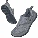 Sisttke Hausschuhe Herren Damen Klettverschuß Verstellbare Atmungsaktiv rutschfest Freizeitschuhe Bequeme Leichte Walkingschuhe Slippers Indoor Outdoor für Senioren,Tiefgrau,40 EU