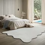 the carpet Lina Shape Scallop Teppich, Kunstfell, Flauschiger Teppich, Anti-Rutsch Unterseite, Waschbar, Super Soft, Creme, 160 x 220 cm