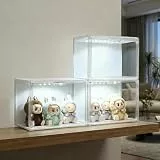 GUDEMAY Transparente Stapelbare Kunststoffboxen mit Magnetverschluss und LED Beleuchtung - Staubdichte Acryl Vitrine Schaukasten Ideal für Figuren, Modelle, Bücher, Schuhe, Handtaschen (3er Set)