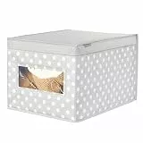 mDesign Aufbewahrungsbox aus Stoff (groß) – stapelbare Stoffbox zur Ablage von Kleidung oder Schuhen und als Schrankbox – gepunktete Aufbewahrungskiste mit Deckel und Sichtfenster – grau/weiß