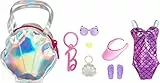Barbie Kleidung, Deluxe-Strandtasche zum Anklippen, mit Badeanzug und fünf Themen-Accessoires für Barbie Puppen, Mehrfarbig, Mehrfarbig, Large
