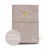 Mutterpasshülle 'Little One“ beige aus Filz – Handgefertigte Hülle für den deutschen Mutterpass mit Innentaschen – (Mit Namen)