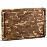 NAMTURE Hackblock Classic – Extra Dick 4 cm – Akazienholz Stirnholz Schneidebrett 45 x 30 cm – Premium Ölbehandlung – Saftrille, Griffmulden, Antirutsch-Füße – in edler Geschenkbox