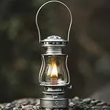 Thous Winds Petroleum Sturmlampe, Retro Petroleum Lampe Outdoor, “Dämmerung” Kerosin Laterne, Winddichte Sturmlaterne für Aktivitäten im Freien, Camping, Wandern, Picknick, Terrasse, Retro Silber
