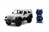 Jada Just Trucks 1:24 2007 Jeep Wrangler Druckguss-Truck mit Reifenständer, Spielzeug für Kinder und Erwachsene (Grau/Primer Schwarz)