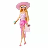 Barbie - Blonde Puppe mit pink-weißem Badeanzug, Sonnenhut, Tragetasche und Strand-Accessoires, für Kinder ab 3 Jahren, HPL73