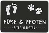 Tassenbrennerei Fußmatte mit Spruch Füße und Pfoten Bitte abtreten - Türmatte lustig für innen & außen waschbar - Deutsche Qualität
