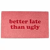 FISURA - Fußmatte außen “Better Late Than Ugly” aus Kokosnuss mit Rutschfester PVC-Rückseite. Lustige Welcome Fußmatte. Handbemalt. Größe: 70 cm x 40 cm. Rosa