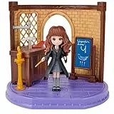 Wizarding World Harry Potter - Hogwarts Zauberkunst Klassenzimmer Spielset mit exklusiver Hermine Granger Sammelfigur, Spielzeug für Kinder ab 5 Jahren, Fanartikel