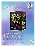 Ursus 2370099 - Laternen Bastelset Sonne, Mond & Sterne, ca. 14 x 20 cm, Set mit Rohling, Laternendeckel und -boden aus schwarzem Fotokarton, Tragebügel und Bastelanleitung, ideal für den Laternenlauf