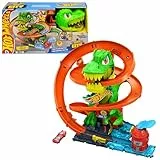 Hot Wheels Spielzeugauto Streckenset, City T-Rex-Feuerschlacht Spielset und 1 Die-Cast-Feuerwehrauto im Maßstab 1:64, über 45 cm groß, mehrere Rennausgänge, bewegliche Dinosaurieraugen, JBM73