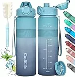 CodiCile Trinkflasche, BPA-frei, 1 Liter Trinkflasche Sport Auslaufsichere, Große Wasserflasche 1L Ideal für Fitnessstudio, Schule, Büro und Reisen (Helldunkelblau)