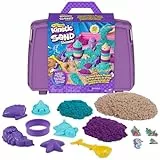 Kinetic Sand Meerjungfrauen Koffer - mit 934 g original kinetischem Sand aus Schweden in 3 Farben, 6 Förmchen, 1 Schaufel für kreatives Indoor-Sandspiel, für Kinder ab 3 Jahren