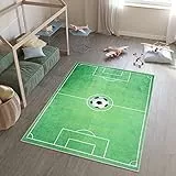 TAPISO Emma Teppich Waschbar bei 30 Grad Grün Sportplatz Fußball bedruckter Kinderteppich Antirutsch Kinderzimmer Jugendzimmer Modern ÖKO-TEX 160 x 230 cm