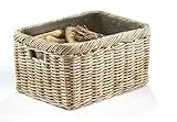 Kobolo Holztrage aus Rattan Kubu | 55x41x30 cm | grau | stabiler Kaminholzkorb mit Griff & Juteeinsatz | robuster Brennholzkorb für Kaminholz | dekorative Aufbewahrung von Zeitungen & Accessoires