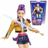 Mattel KPop Demon Hunters HUNTR/X Rumi-Modepuppe in „How It's Done“-Bühnenoutfit mit Schwert-Zubehör, JRN35