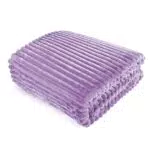 FEBE Kuscheldecke Violett 160x200 cm Flauschig Tagesdecke Fleecedecke Flanell Decke Sofadecke Für Couch Wohndecke Wendedecke als Sofaüberwurf oder Wohnzimmerdecke