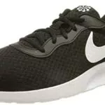 Nike Damen Tanjun Sneakers, Black White-Barely Volt-Black