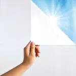 HOMTOL Fensterfolie selbsthaftend Blickdicht 30x400cm Weiß Milchglasfolie Statische Sichtschutzfolie Glasfolie Statische Haftung blickdichte Sonnenschutzfolie mit Anti-UV für Bad Zuhause Büro