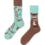 Many Mornings Unisex Otter Stories Mismatched Socken