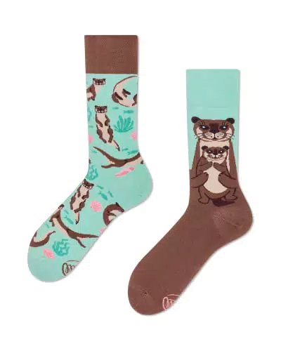 Many Mornings Unisex Otter Stories Mismatched Socken