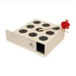 Pfotenolymp interaktives Katzenspielzeug Box/Holzspielzeug mit Stab - Spielzeug/Fummelbox aus Sperrholz - Maulwurfspiel/Fangspiel/Jagdspiel für alle Katzen