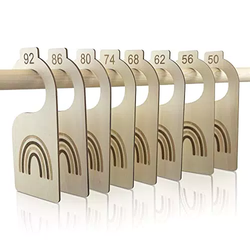 PLANIMAL Set mit 8 Größentrenner Baby - Größentrenner Kleiderstange in Konfektionsgrößen 50 bis 140 - Größentrenner Holz - Baby Trennschilder Regenbogen Design