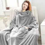 Faburo Kuscheldecke mit Ärmeln 200x170CM Tragbare Ärmeldecke Tagesldecke mit Ärmeln Super Fleecedecke Sofa-Decke TV Decke Geschenk
