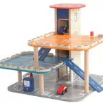 roba Parkhaus, Parkgarage aus Holz mit Lift & Tankstelle