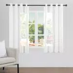 Topfinel Gardinen Kurz Vorhang Stores Gardine mit Ösen Vorhänge Weiß Halbtransparent Gardienen Schals Wohnzimmer Modern Weihnachtsdeko Fenster Ösenvorhang 2er Set 145x140cm