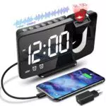 Anykuu Projektionswecker Wecker mit FM-Radio Snooze-Doppelgong USB-Anschluss 3 Helligkeitsstufen LED-Display 180°-Radiowecker Digitaler Wecker Geeignet für zu Hause und im Büro usw