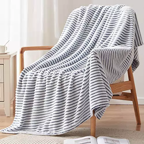 EMME Kuscheldecke aus Flauschigem Fleece - Weiche Plüschdecke für Bett, Couch und Sofa