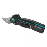 Gardena AssistCut: Akkubetriebene Gartenschere mit einem Schneid-Durchmesser von 25 mm