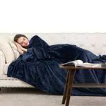 HBselect Kuscheldecke mit Ärmeln und Fuß Tasche Fleece Microfaser weich Fleecedecke Tagesdeck TV Decke zum anziehen Geschenk für Freundin Mutter